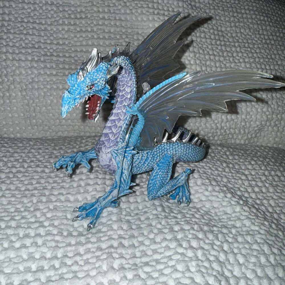 Safari Ltd Ice Frost Dragon Mythical Realms Collection Figurine 2010